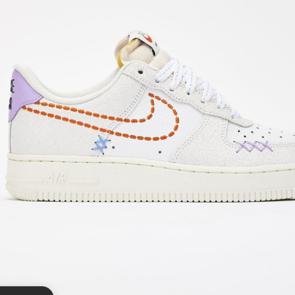 Nike Women's Air Force 1 '07 Shoes size 8